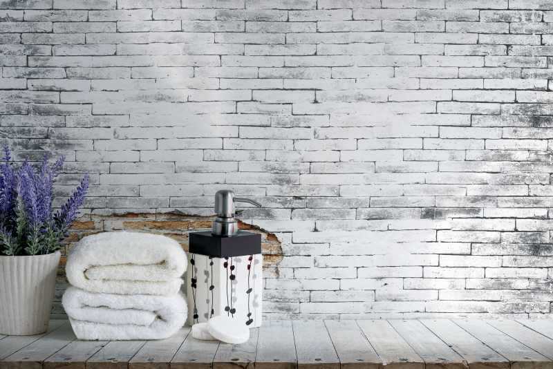 16 inspirujących pomysłów na wykorzystanie białej i czerwonej cegły w łazience