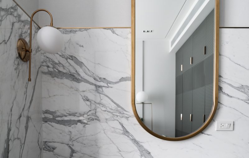 Akrylowa powierzchnia lustrzana – błyszcząca dekoracja o dowolnym kształcie